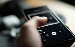 ИИ песни заляха музикалната платформа Deezer, а потребителите дори не могат да ги различат