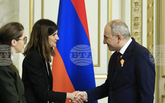 АРМЕНПРЕС: Франция подкрепя Армения във всички области, заяви правителствена делегация в Ереван