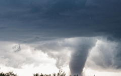 Торнадо удари Оклахома: Сериозни разрушения в Инид, затвориха авиобаза "Ванс"