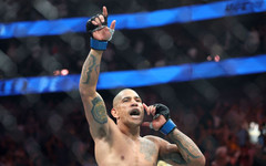 Перейра показва мощ в подготовката за дебюта му в тежка категория