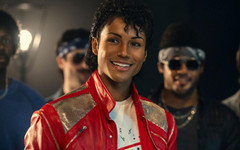 "Майкъл": Биографичният филм, който превърна Джаксън в божество, а истината – в "глупости"