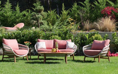 Как да превърнете двора си в уютен оазис за почивка