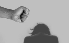 Непълнолетно момиче припадна след побой от гаджето си