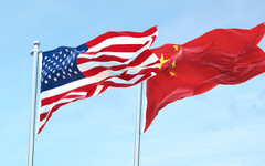 Пекин отхвърли обвиненията на Тръмп, че задържан от САЩ ирански товарен кораб е бил "подарък от Китай"