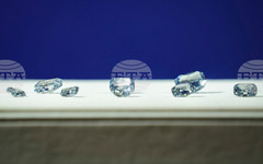 Учени установиха, че диамантите могат да станат по-меки в наномащаб