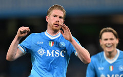 Наполи разгроми Кремонезе, Де Бройне с първи гол след контузията