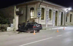 Жена катастрофира в тротоар на главна улица в Горна Оряховица