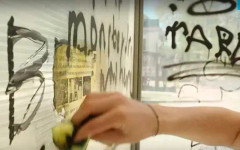 Доброволци реновират автобусни спирки за един ден