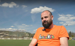 От тежка контузия до нова мисия: Бивш футболист вдъхновява деца да спортуват