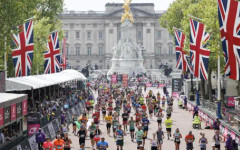 Лондонският маратон чупи рекорди: десетки хиляди участници и милиони за кауза