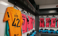 Мач, какъвто не е виждан от 60 години и заради който се спи пред стадиона!