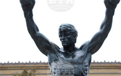 Музеят на изкуствата във Филаделфия прие статуята на Роки в изложба, след десетилетия резервирано отношение