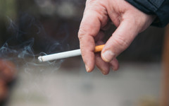 Поколение без тютюнев дим: Как работи новата забрана за продажба на цигари в Обединеното кралство