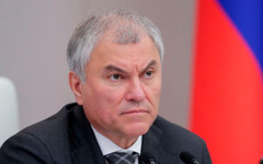 Председателят на руската Държавна дума присъства на военна церемония в Пхенян