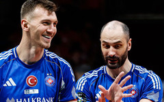 Матей Казийски и Цветан Соколов се развихриха, Халбанк обърна Спор Тото във втория мач за бронза