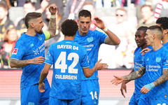 Байер спечели срещу Кьолн и продължава гонитбата с Щутгарт за място в зона ШЛ