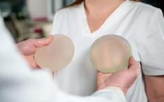 Силиконът стана демоде, миски свалят имплантите