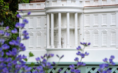 Мелания Тръмп разширява програмата за мед на Белия дом с нов кошер