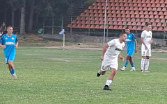 Пирин (Разлог) надви Ботев (Ихтиман)