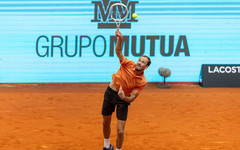 Медведев с трудна победа в Мадрид, Циципас продължава напред