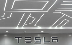 Разходите на Tesla изригнаха. Може да е нужна малко помощ от SpaceX