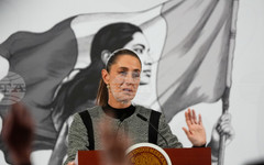 Шенбайум заяви, че "насилието никога не трябва да бъде отговор" по повод стрелбата на гала вечеря, на която присъства Тръмп