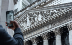 Нагоре или надолу? Войната обърква сигналите на финансовите пазари