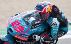 Максимо Килес изчака своя момент, за да триумфира в Гран При на Испания в Moto3