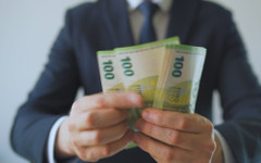 Икономисти и синдикати: Потребители и бизнес имат нужда от помощ заради цените на горивата и храните