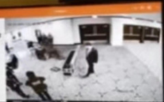 Стрелба във Вашингтон: Видео показва как стрелецът се опитва да проникне в залата, в която се намира Тръмп