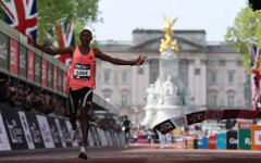 Кениец стана първият човек, пробягал маратон под 2 часа