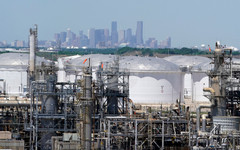 Китайската "Хънли Петрокемикъл" отрича търговия с Иран след санкции от САЩ