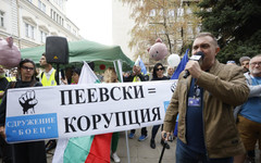 Според анализатори вотът за Радев е против Пеевски и Борисов и послание към ПП-ДБ