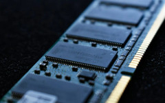 Направи си сам у дома: ентусиаст сглоби своя RAM памет в задния си двор