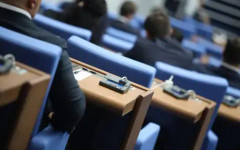 Парламентът в числа: Най-много юристи и финансисти сред депутатите
