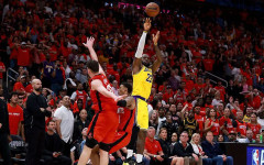 Леброн герой за Лейкърс с решаваща тройка, Бостън и Сан Антонио поведоха в сериите срещу Сиксърс и Портланд