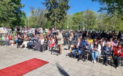 Повече от 800 деца и ученици от страната участват в Националния конкурс "Децата на България пеят, танцуват, рисуват" в Шумен