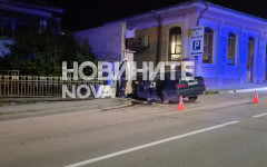 Жена катастрофира в тротоар на главна улица в Горна Оряховица (СНИМКИ+ВИДЕО)