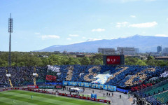 Феновете на Левски с хореография, посветена на Априлското въстание