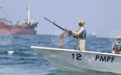 Предполагаеми сомалийски пирати отвлякоха петролен танкер, насочил се към столицата Могадишу