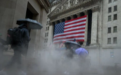 "Той държи пазара в хватка": Акциите се сриват и скачат с коментарите на Тръмп