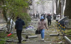 Най-малко осем души са загинали в Днипро при продължилите над 20 часа руски удари срещу украинския град, съобщиха местните власти