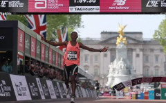 Кениец стана първият човек, пробягал маратон под 2 часа