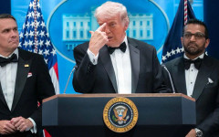 Стрелба във Вашингтон: Доналд Тръмп и Мелания бяха евакуирани под охрана