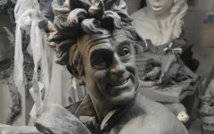 В Уелс откриха статуя на Тери Джоунс - един от основателите на комедийната група Монти Пайтън