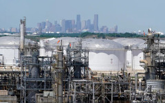 Китайската "Хънли Петрокемикъл" отрича търговия с Иран след санкции от САЩ