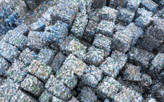 Учени изследват дали пластмасовите частици са свързани със значителното повишаване на заболяванията на черния дроб