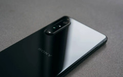 Пръв поглед към Xperia 1 VIII: Значителен редизайн, по-голяма батерия и 48MP камера за флагмана на Sony