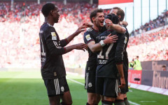 Байерн имаше нужда от изключителен обрат, за да пречупи Майнц