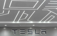 Разходите на Tesla изригнаха. Може да е нужна малко помощ от SpaceX